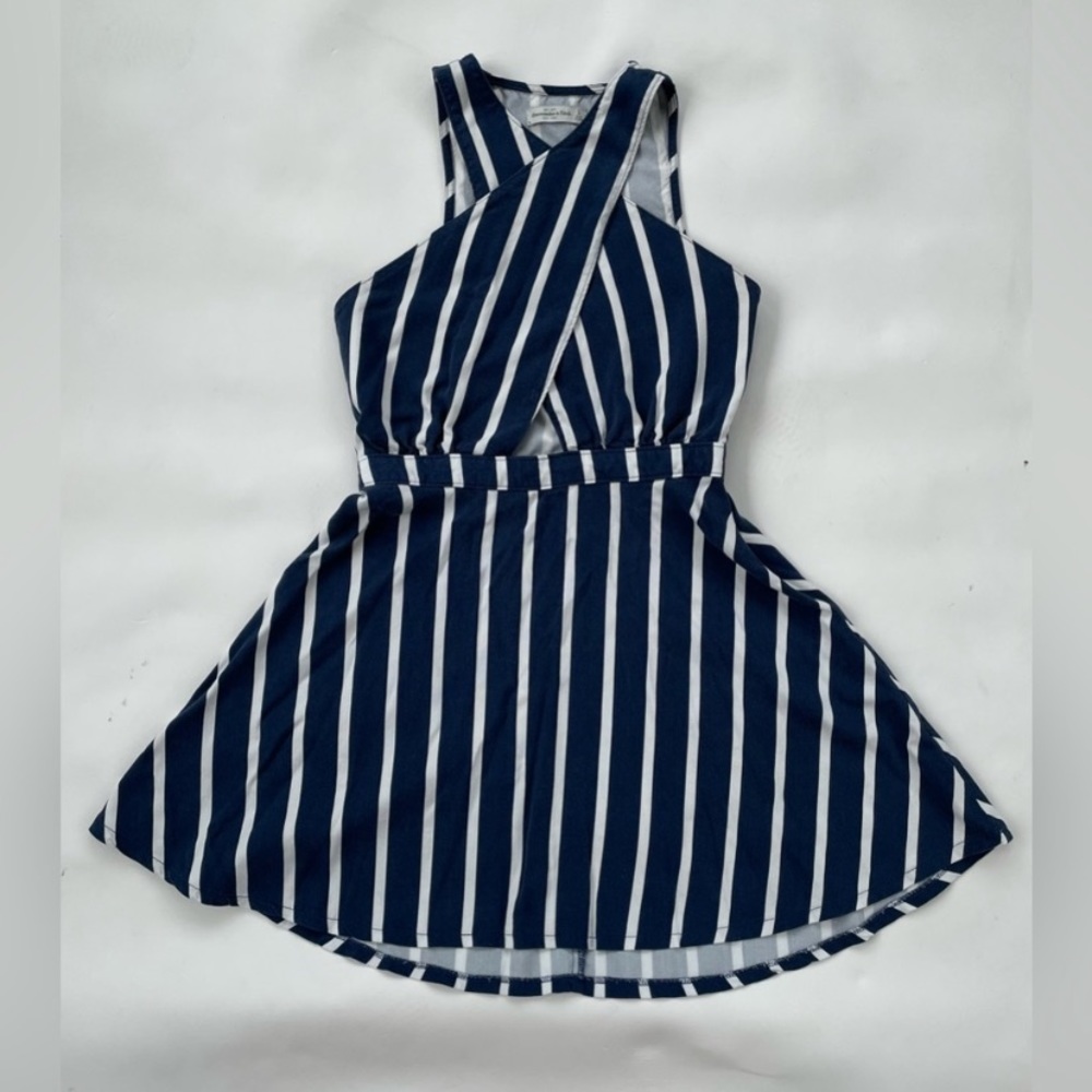 SOLD 💫 Abercrombie & Fitch Navy White Striped Dress